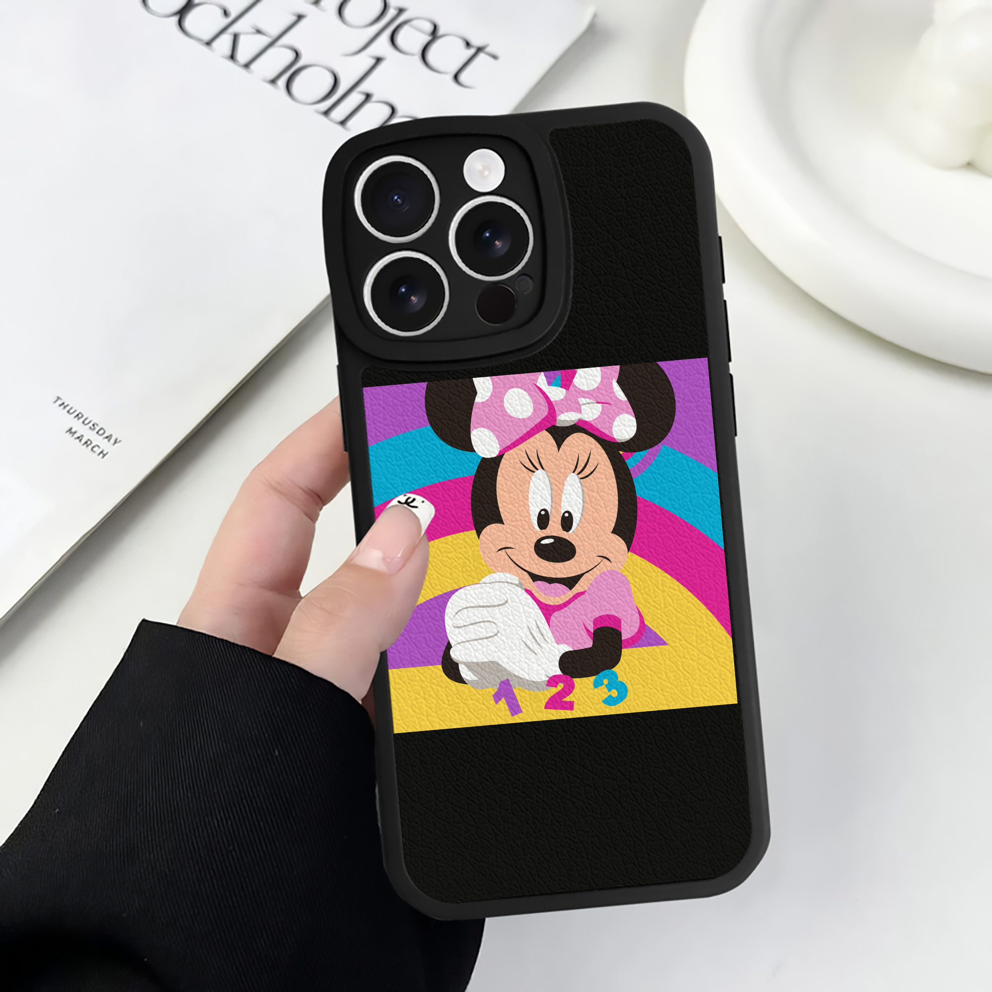 （画像用） ミッキーマウス Mickey Mouse 【iPhone 16シリーズ対応】シリコンスマホケース（レザー調） 材質：シリコン